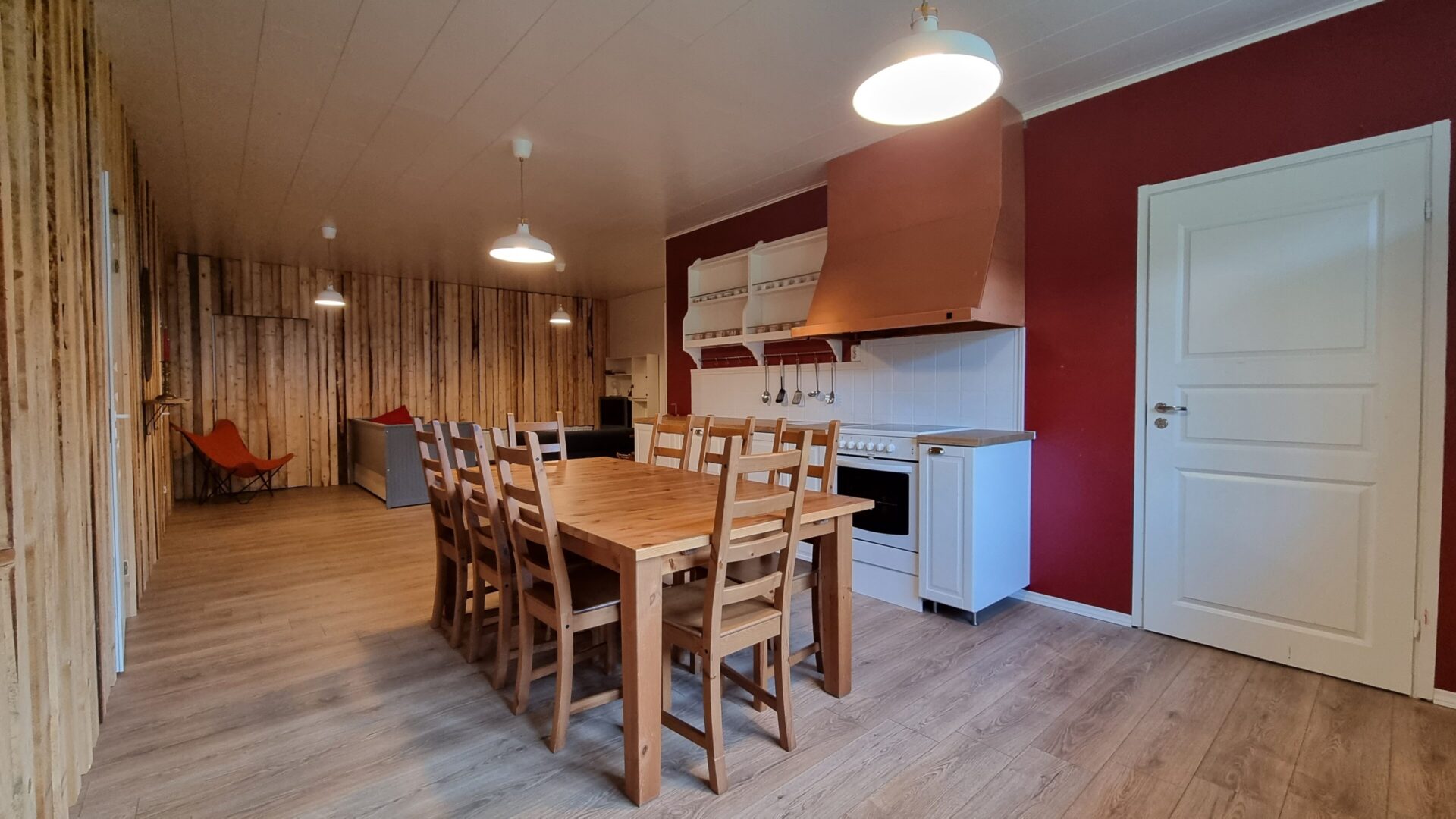 Karhun puutalo keittiö